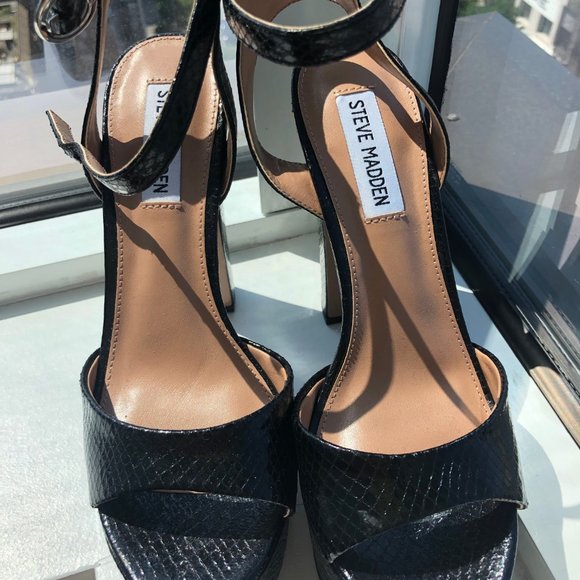 *NEW* Steve Madden Black Snakeskin Heels - Picture 3 of 6